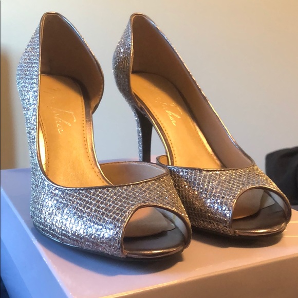 Shiny peep toe heel by Marc Fisher - Picture 7 of 11